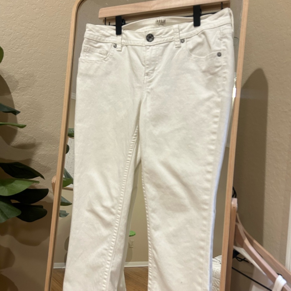 A.n.a Women's White Capri Jeans Petite